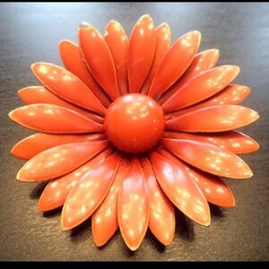 VINTAGE ESTATE ORANGE ENAMELED FLOWER 2.5" BROOCH
